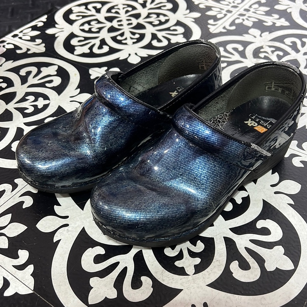 Dansko XP 2.0 clogs